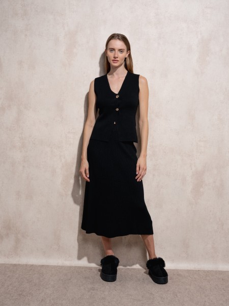Long knitted skirt