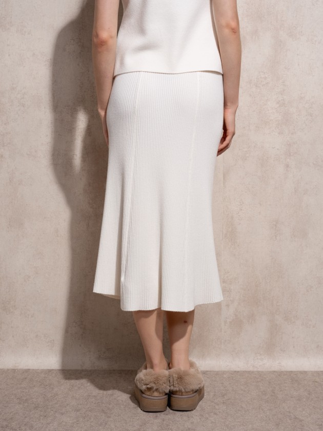 Long knitted skirt