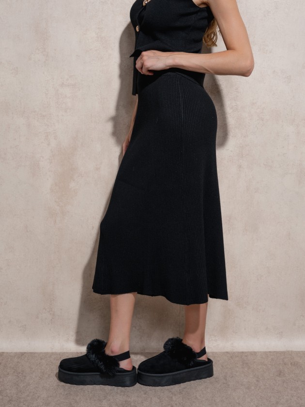 Long knitted skirt