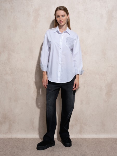 Shirt with shiny applications