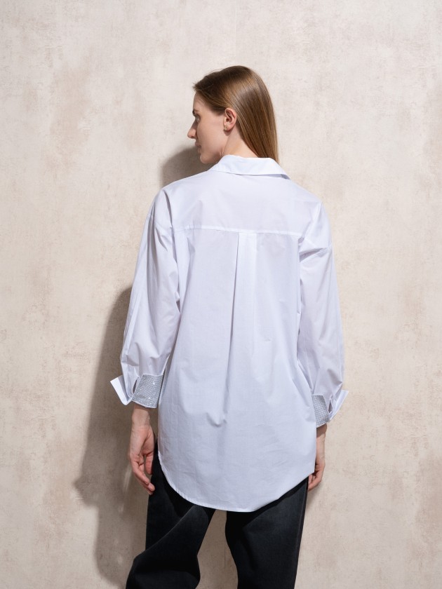Shirt with shiny applications