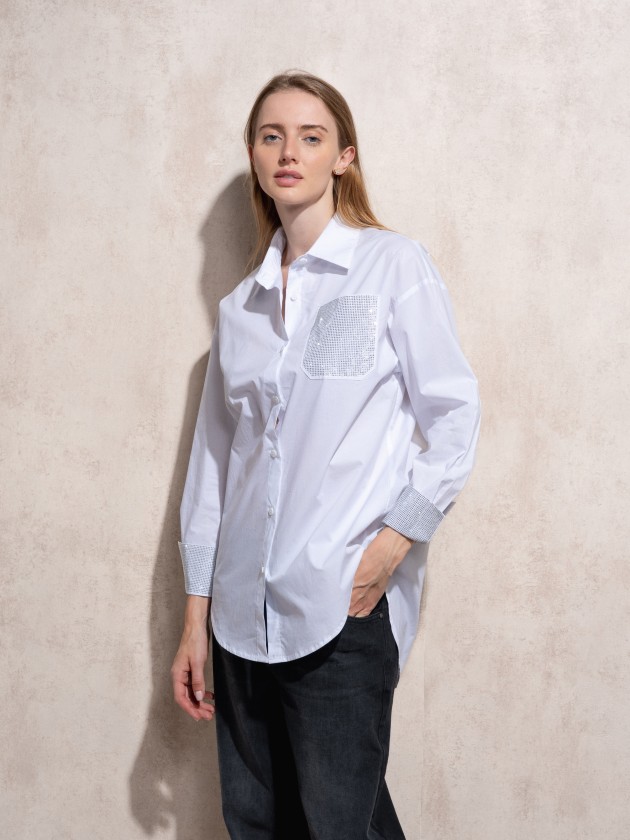 Shirt with shiny applications