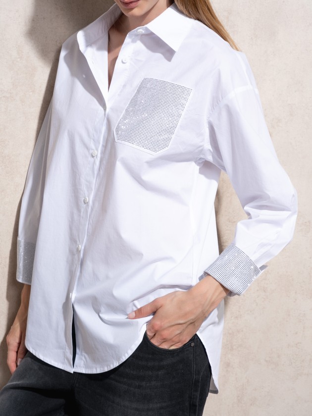 Shirt with shiny applications