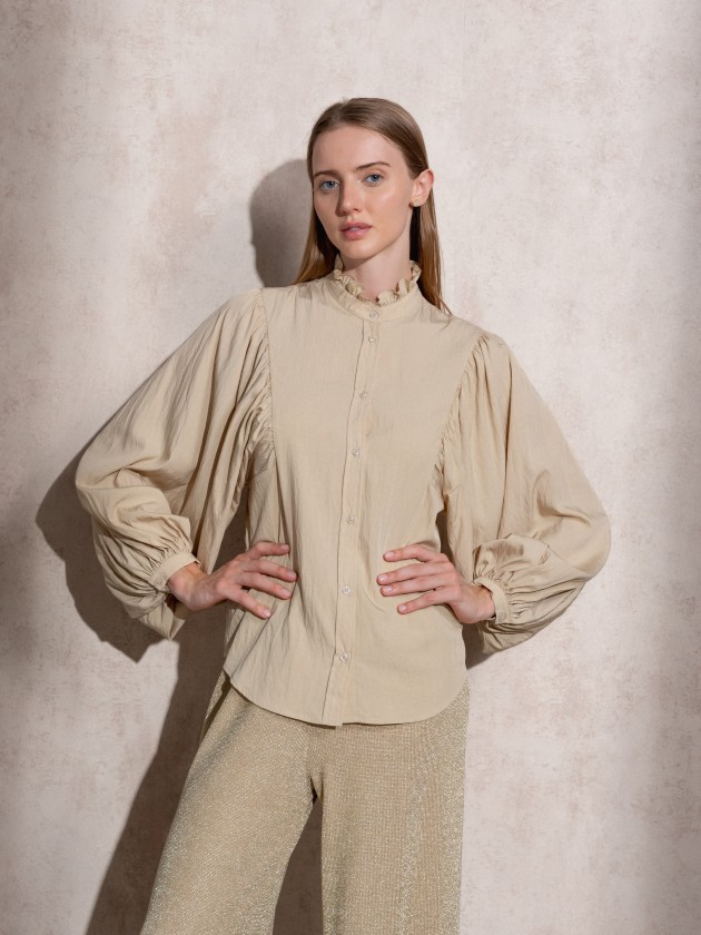 Blouse with balloon sleeves
