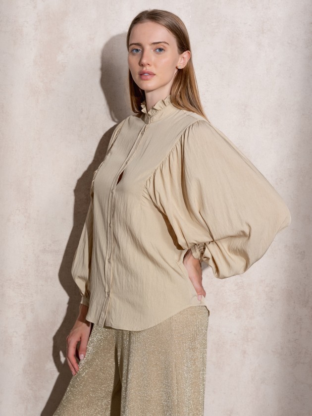 Blouse with balloon sleeves