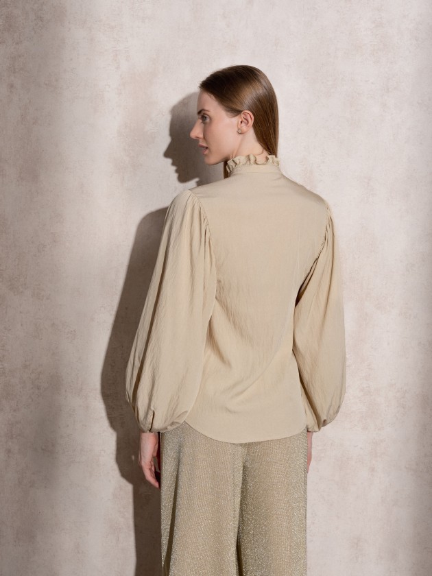 Blouse with balloon sleeves
