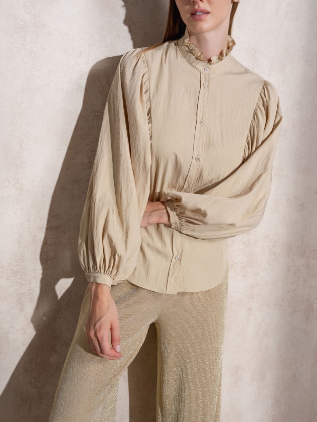 Blouse with balloon sleeves