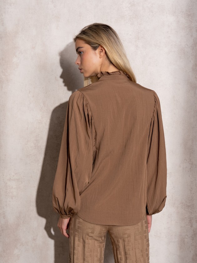 Blouse with balloon sleeves