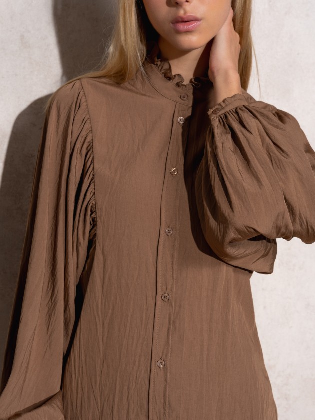 Blouse with balloon sleeves