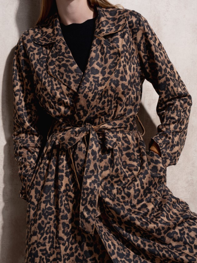 Trench coat com estampa animal