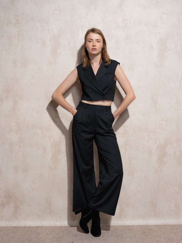 Short crossover vest
