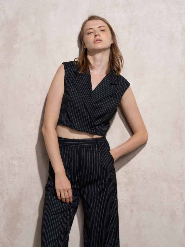 Short crossover vest