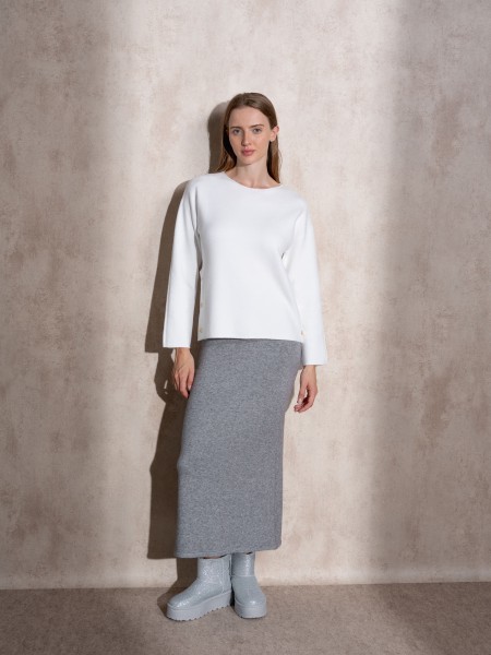 Knitted sweater with buttons