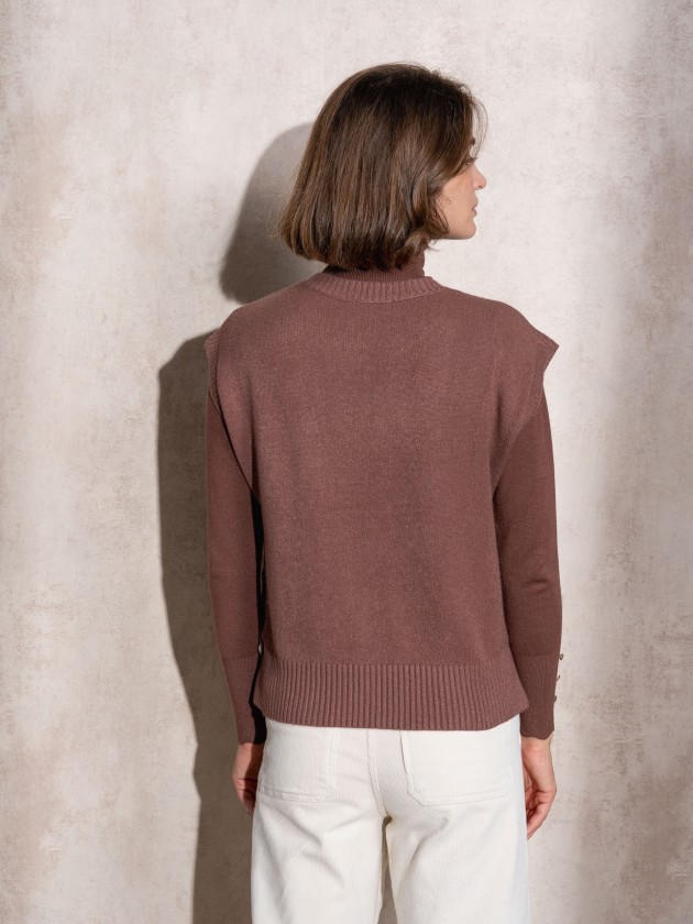 Knitted vest with buttons