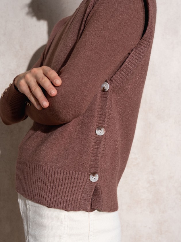 Knitted vest with buttons