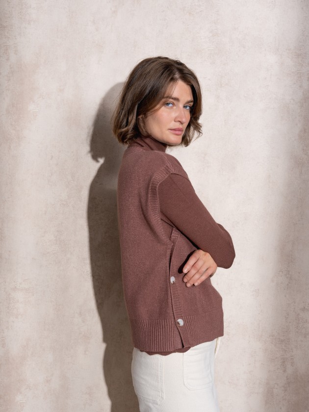 Knitted vest with buttons