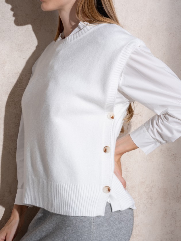 Knitted vest with buttons