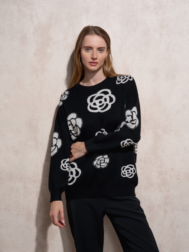 Sweater with knitted pattern