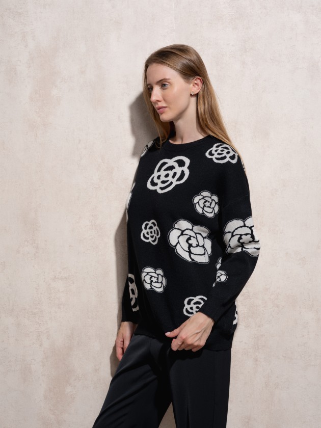 Sweater with knitted pattern