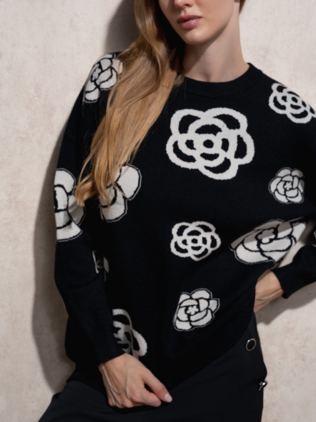 Sweater with knitted pattern