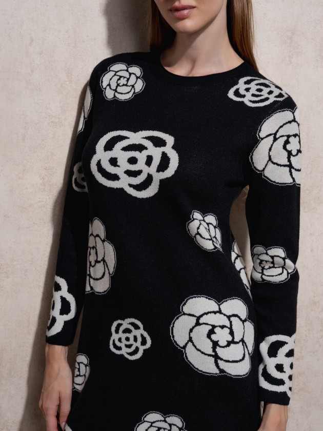 Dress with knitted pattern