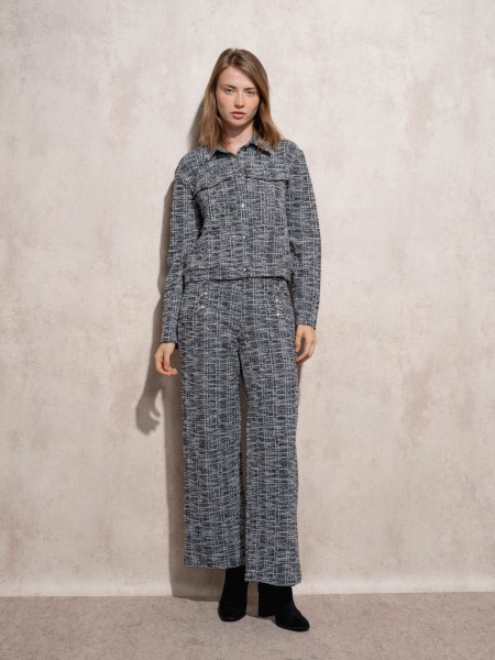 Coat with front pockets