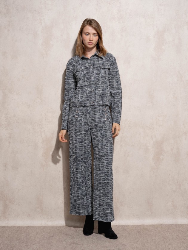 Coat with front pockets