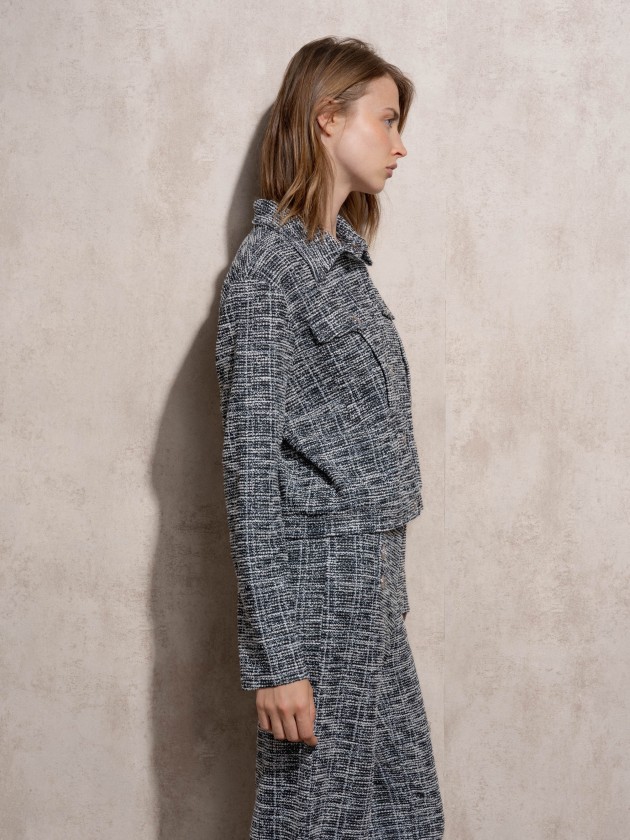 Coat with front pockets
