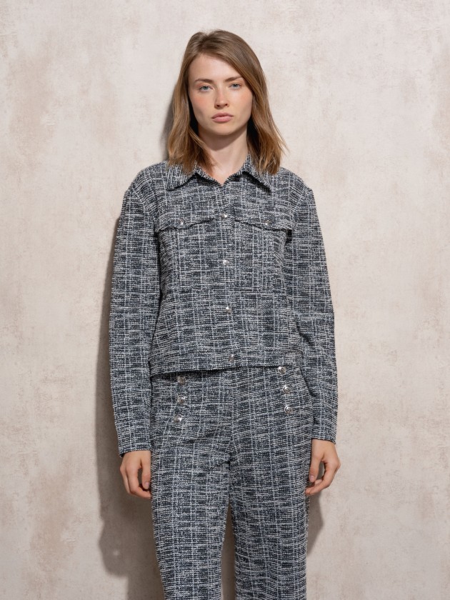 Coat with front pockets