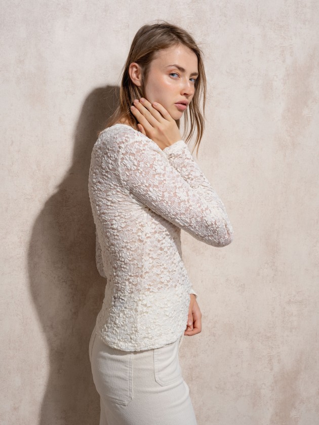 Blusa com rendas