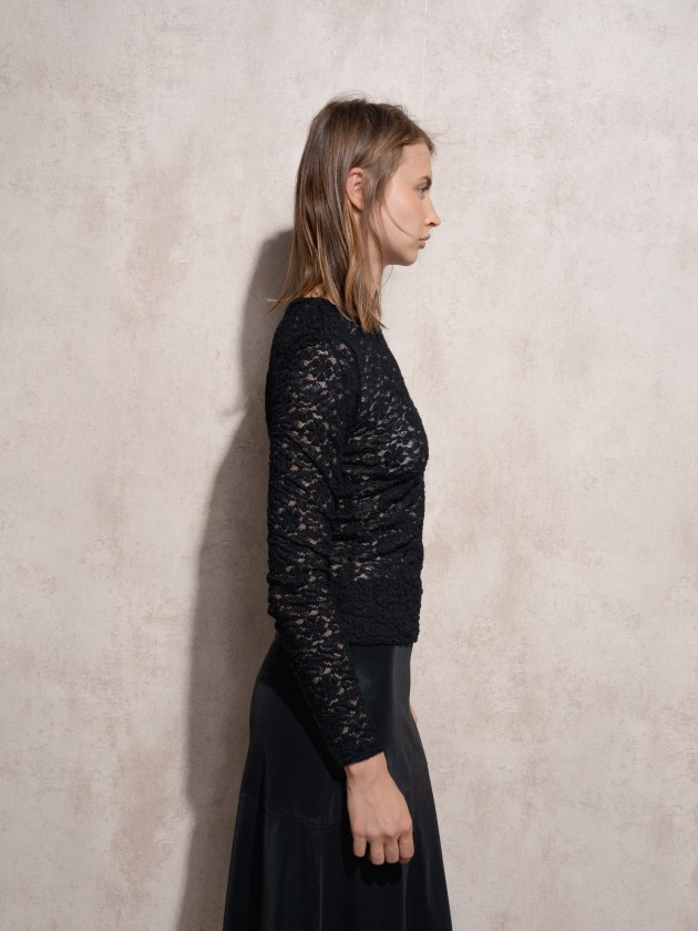 Blusa com rendas