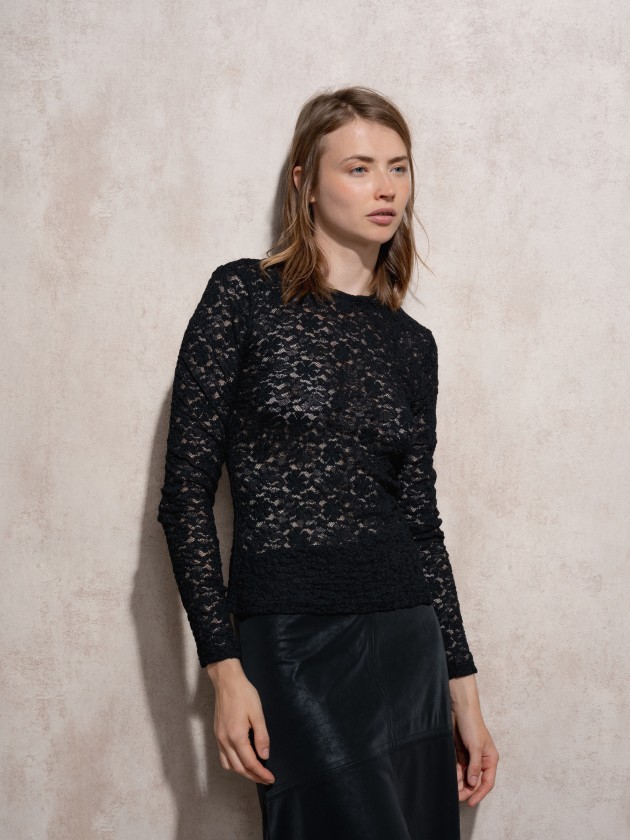 Blusa com rendas