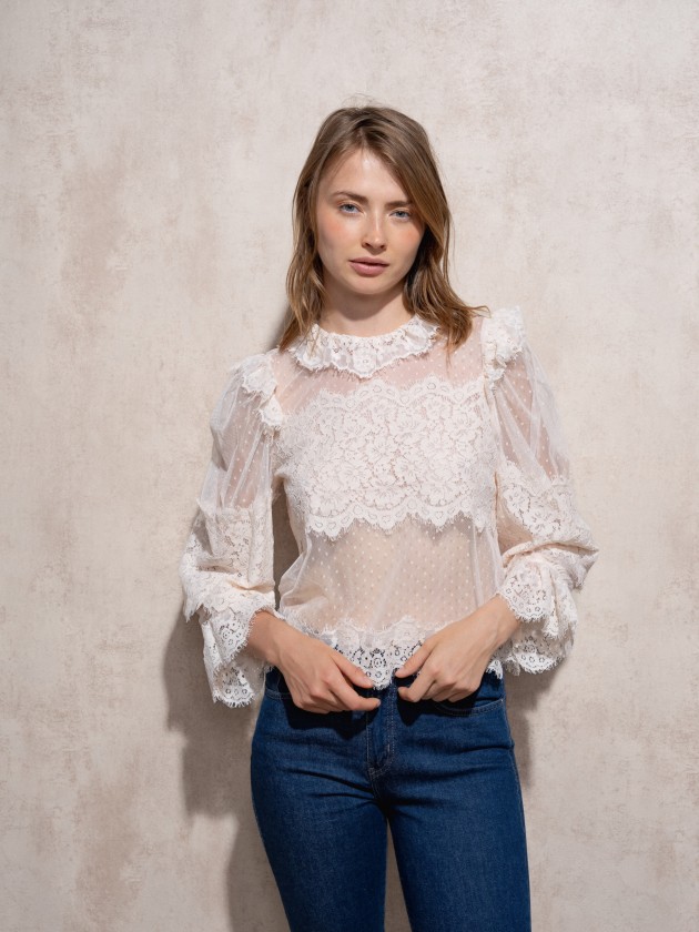 Blusa com rendas