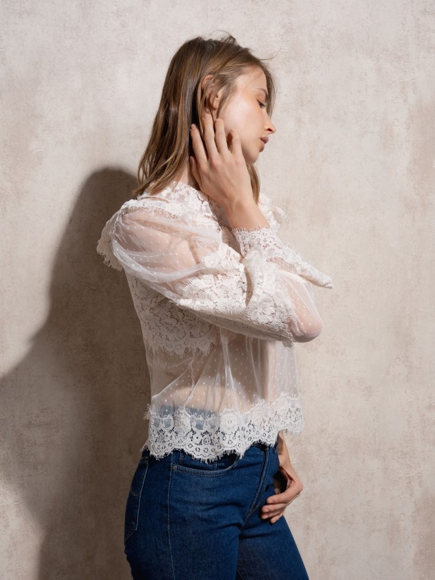 Blusa com rendas