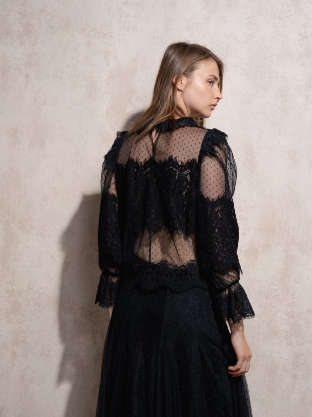 Blusa com rendas