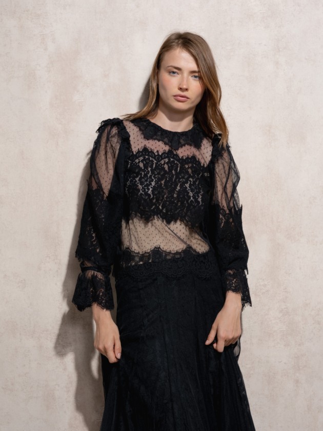 Blusa com rendas