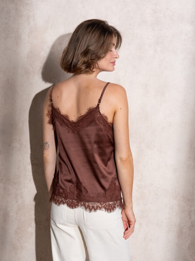 Top acetinado com renda