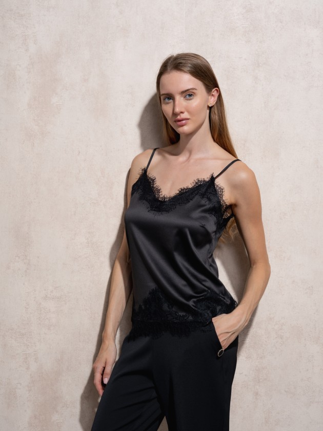 Top acetinado com renda