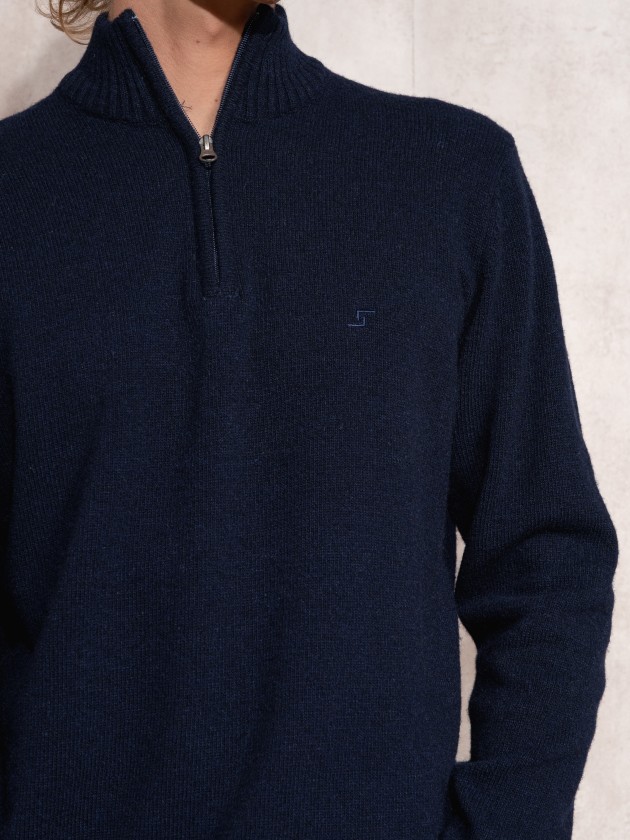 Polo with zipper