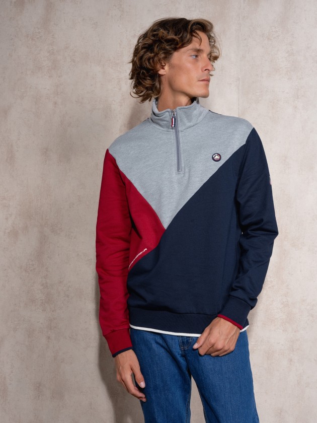 Polo piquet com gola reta e textura perfurada