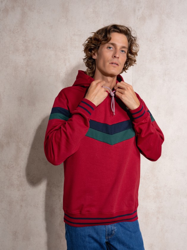 Polo piquet com gola reta e textura perfurada