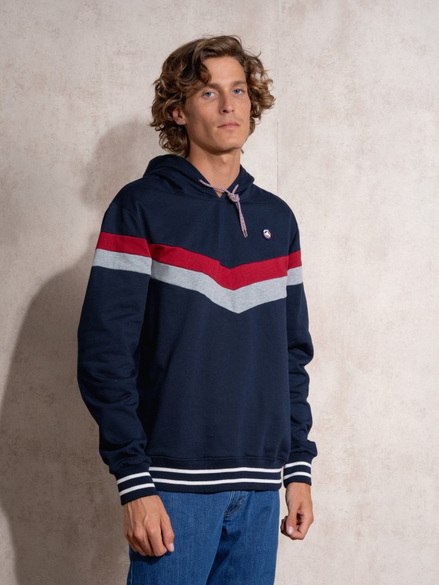 Polo piquet com gola reta e textura perfurada