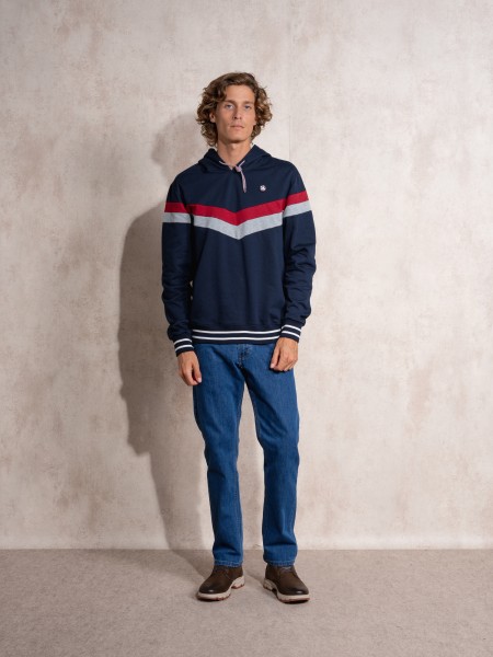 Polo piquet com gola reta e textura perfurada