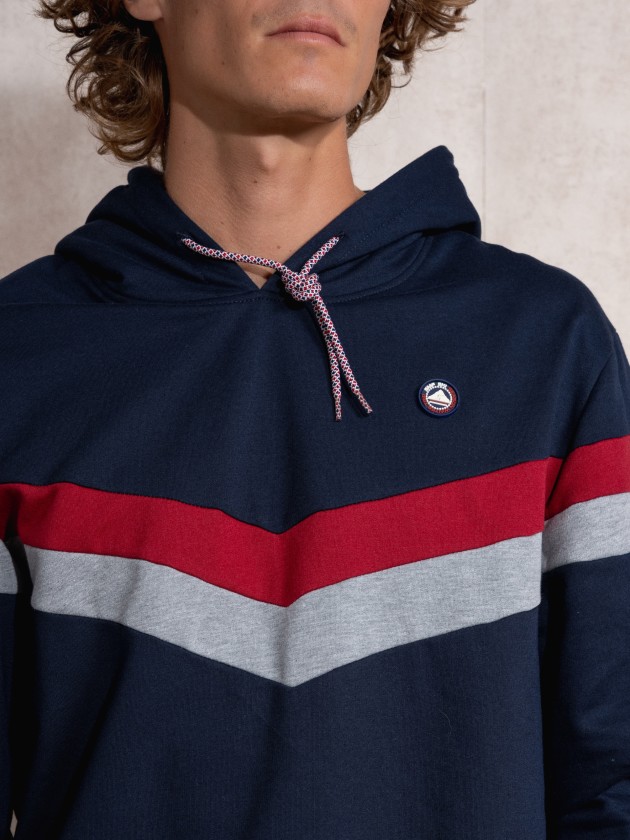 Polo piquet com gola reta e textura perfurada