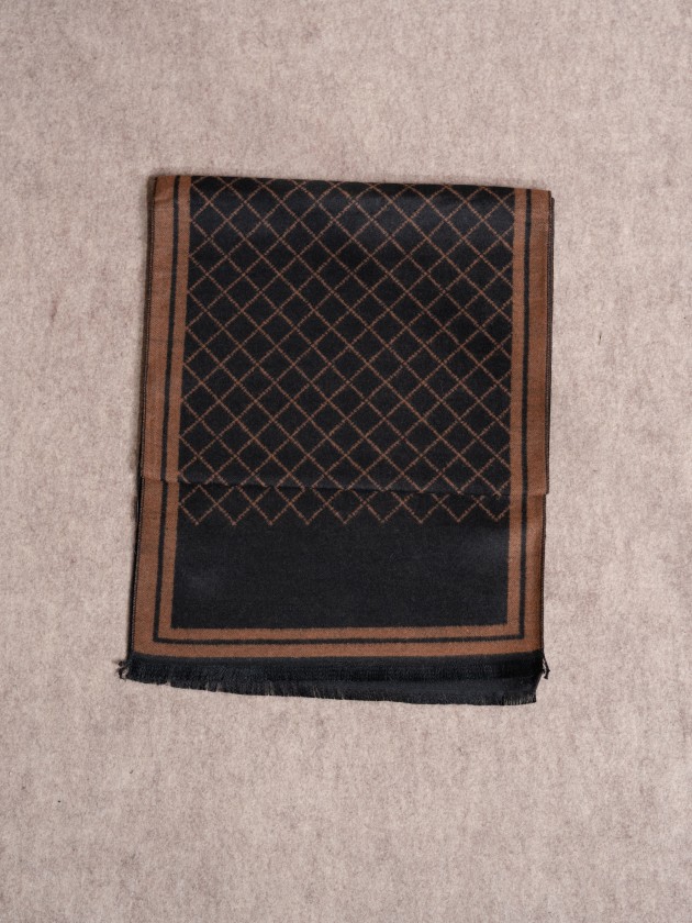 Reversible printed scarf