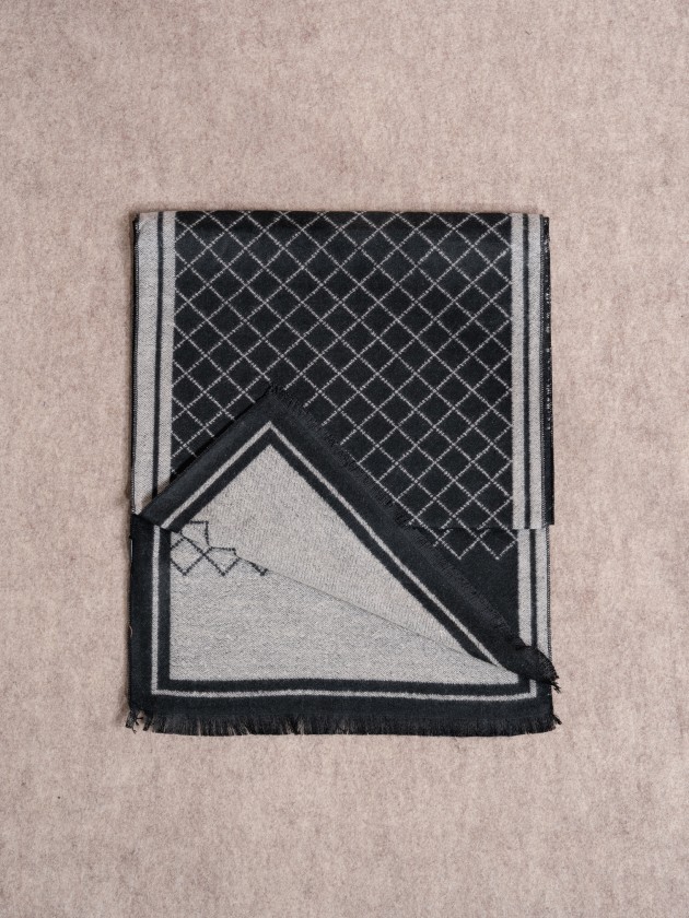 Reversible printed scarf