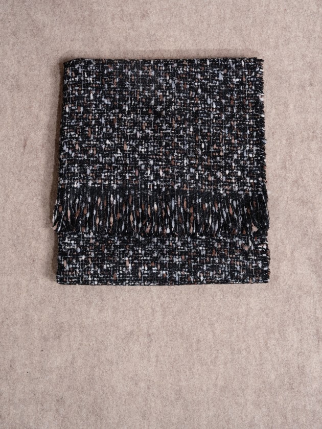 Frayed scarf with wool