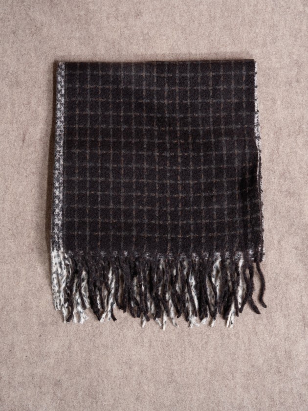 Frayed scarf with wool