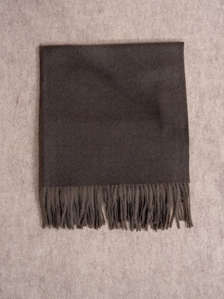Frayed scarf with soft wool