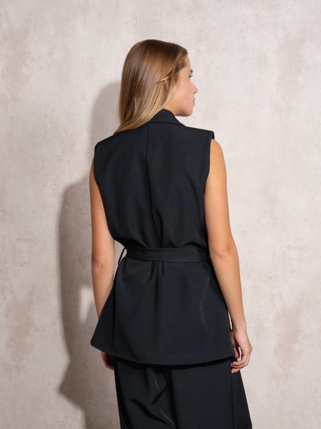 Cross-over vest
